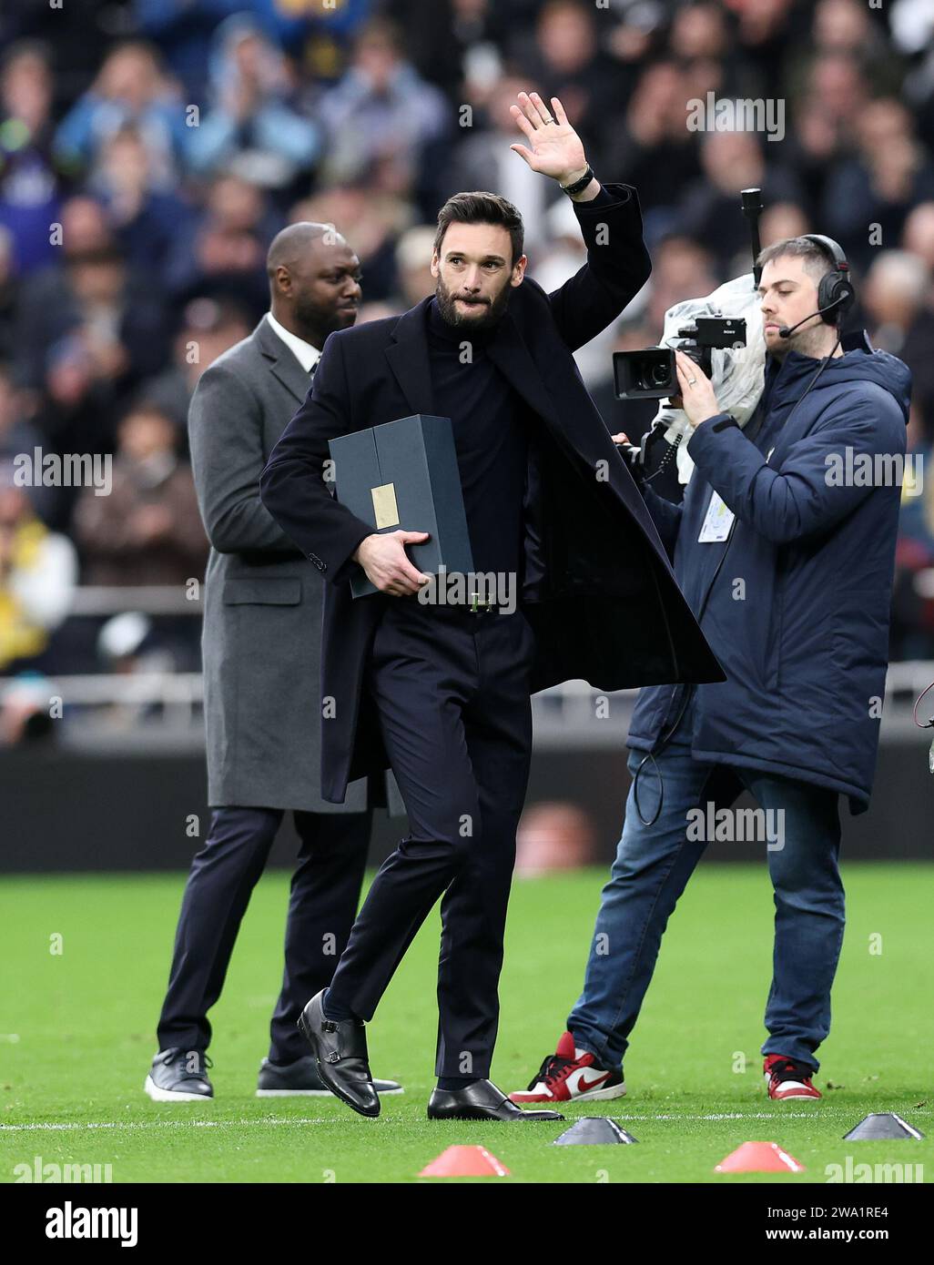 Londres, Royaume-Uni. 31 décembre 2023. Hugo Lloris de Tottenham dit au revoir aux supporters lors du match de Premier League au Tottenham Hotspur Stadium, à Londres. Le crédit photo devrait se lire : David Klein/Sportimage crédit : Sportimage Ltd/Alamy Live News Banque D'Images