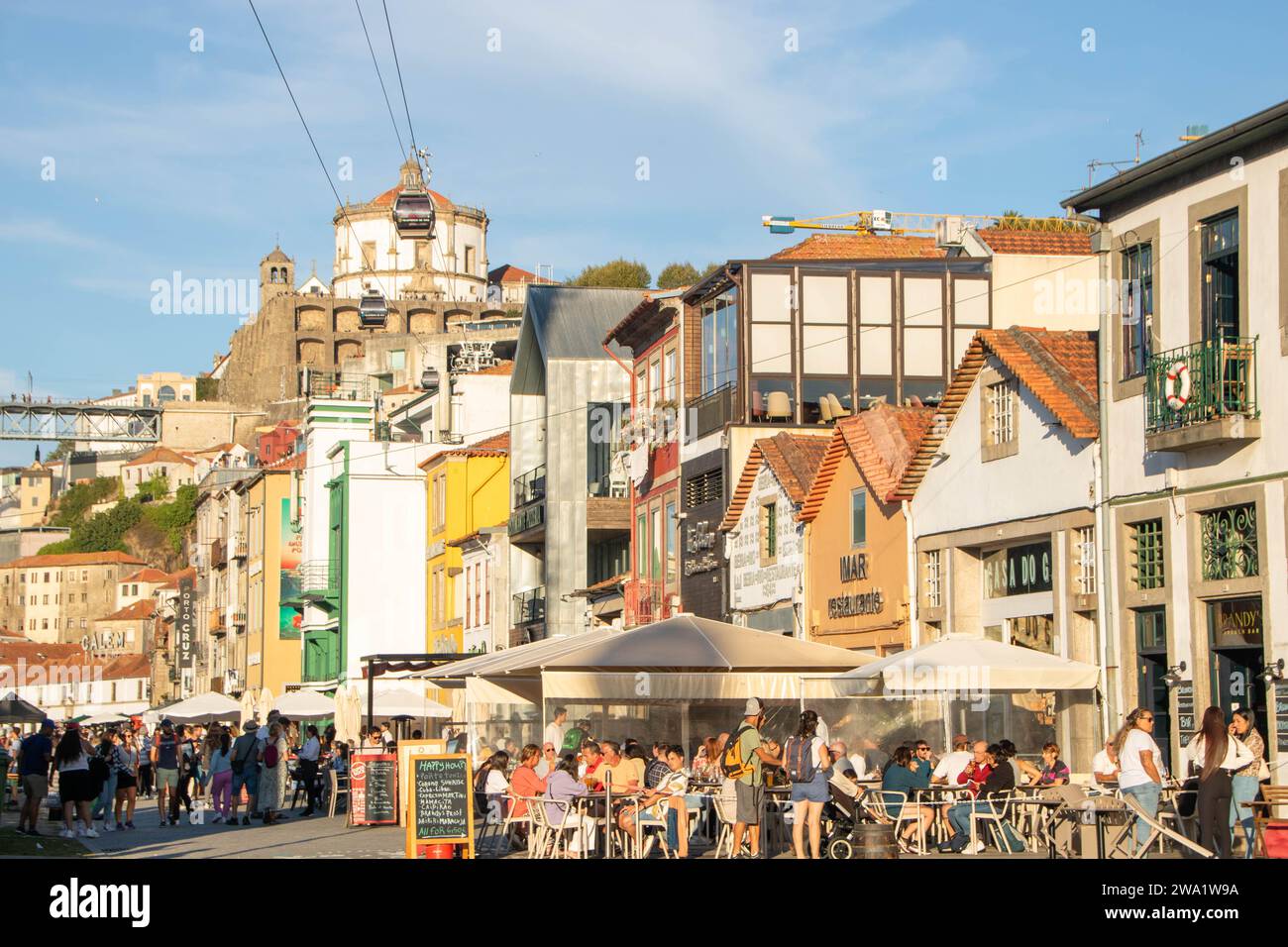 Quartier de Ribeira dans le centre historique de Porto sur la rive du Douro Banque D'Images