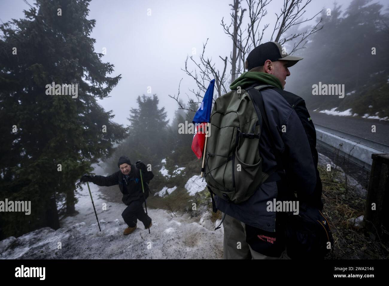 Jested, Liberec. 1 janvier 2024. Quarante-neuvième ascension du nouvel an à Jested, Liberec, République tchèque, 1 janvier 2024. Le parcours est long d'environ cinq kilomètres. Crédit : Radek Petrasek/CTK photo/Alamy Live News Banque D'Images