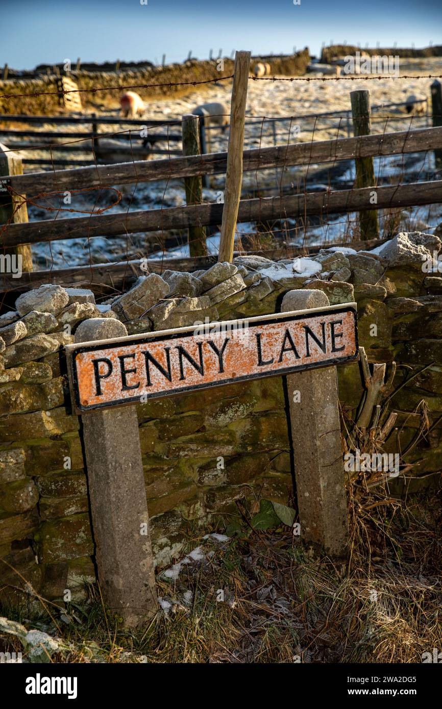 Royaume-Uni, Angleterre, Cheshire, Rainow, hiver, panneau routier Penny Lane dans la neige Banque D'Images