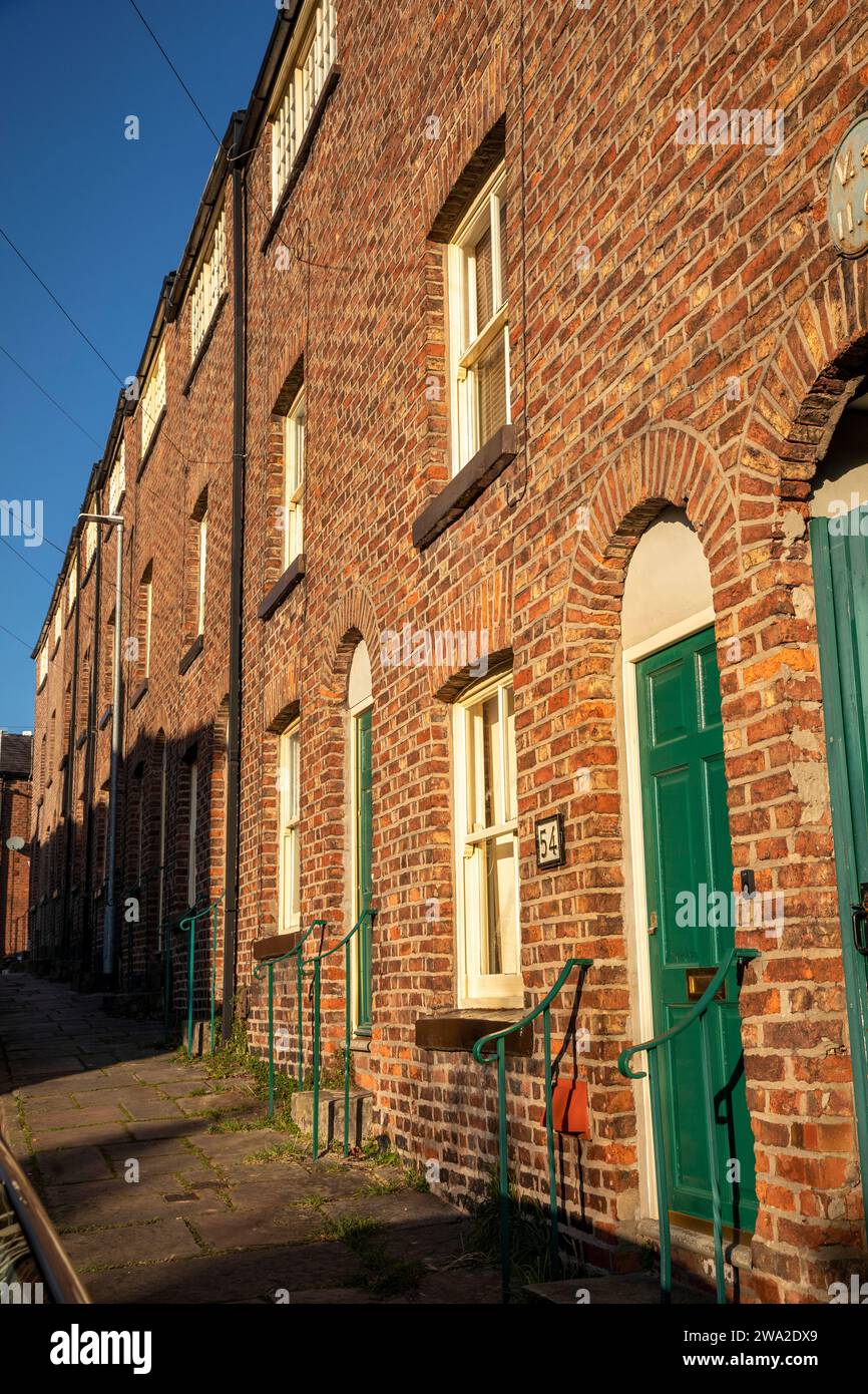 Royaume-Uni, Angleterre, Cheshire, Macclesfield, Paradise Street, maisons de tisserands restaurées avec garrets au 3e étage Banque D'Images