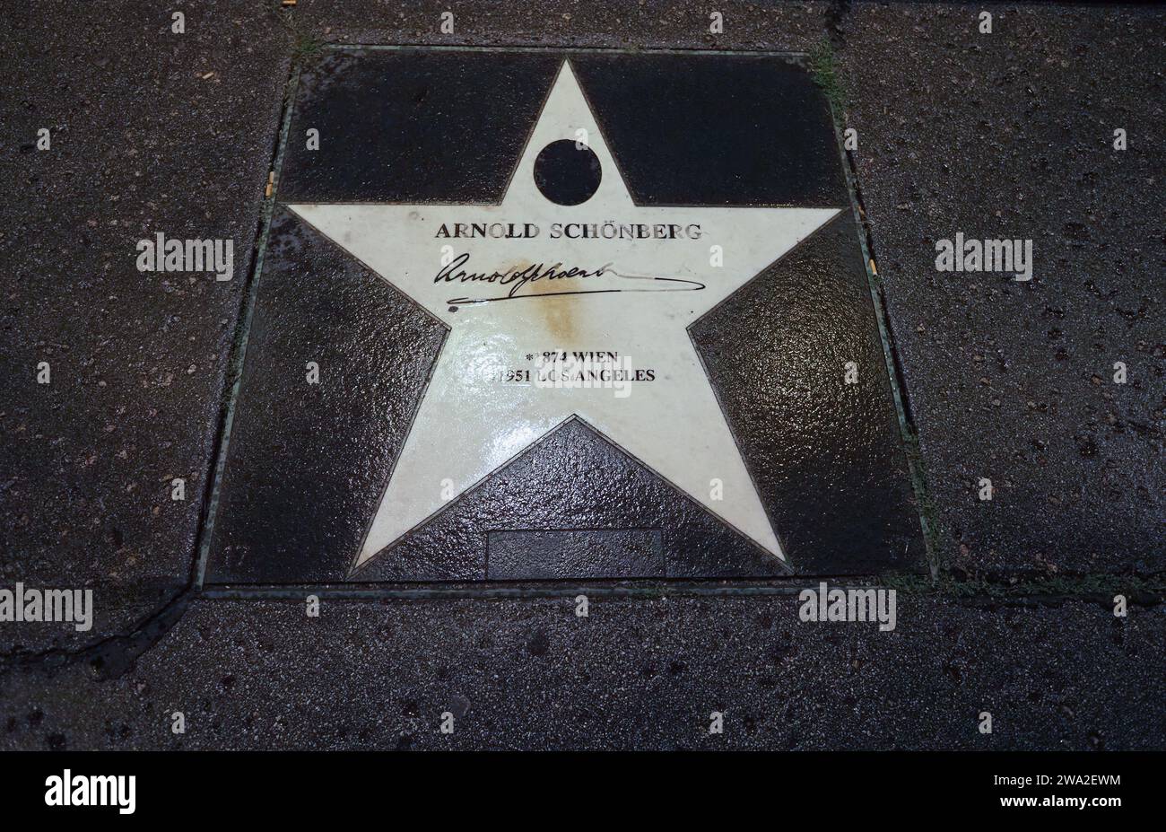 VIENNE, AUTRICHE - CIRCA AOÛT 2022 : Walk of Fame Star du musicien Arnold Schoenberg au Wien Musikverein concert Hall Banque D'Images