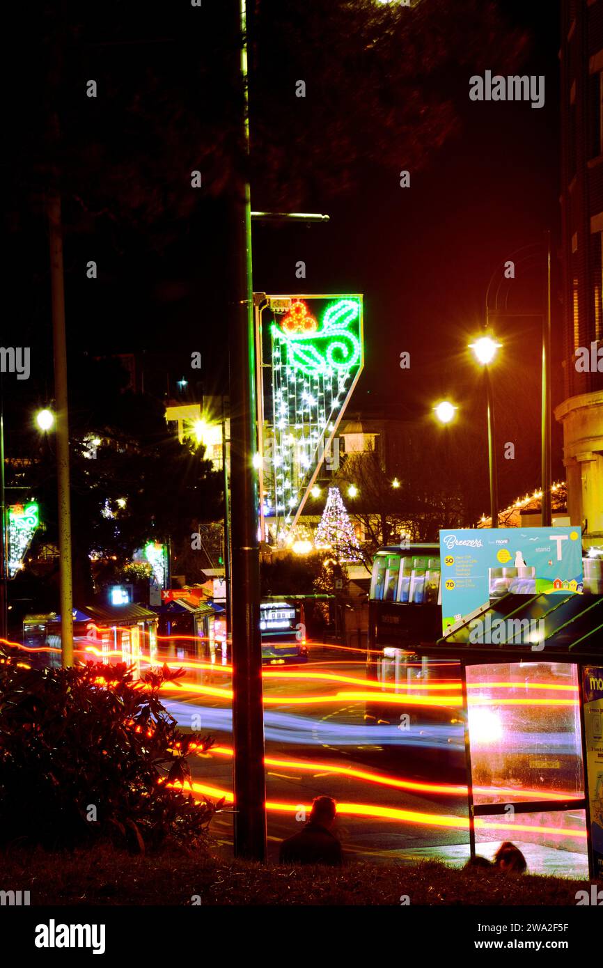 Bournemouth est illuminée par plus de 100 illuminations sur le thème festif avec Christmas Tree Wonderland. Banque D'Images