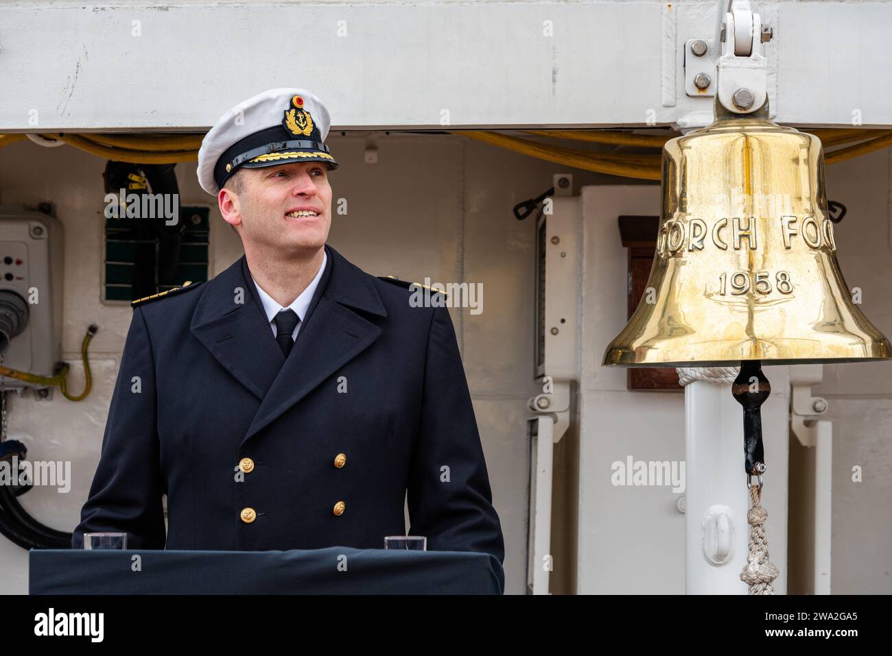 Kiel, Deutschland, 31. März 2022 Porträt des Kommandanten Kapitän zur Voir Andreas-Peter Graf von Kielmansegg an bord der Gorch Fock neben der Schiffsg Banque D'Images