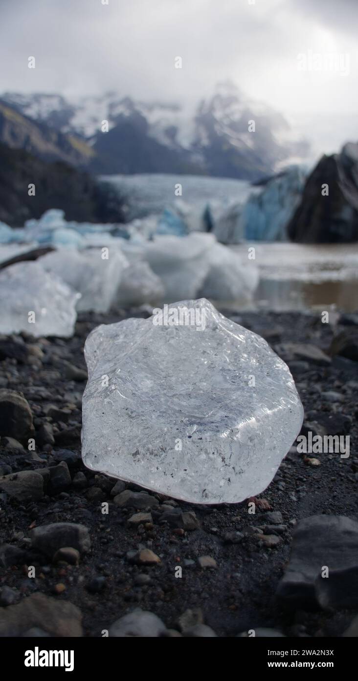 Iceblock devant un glacier Banque D'Images