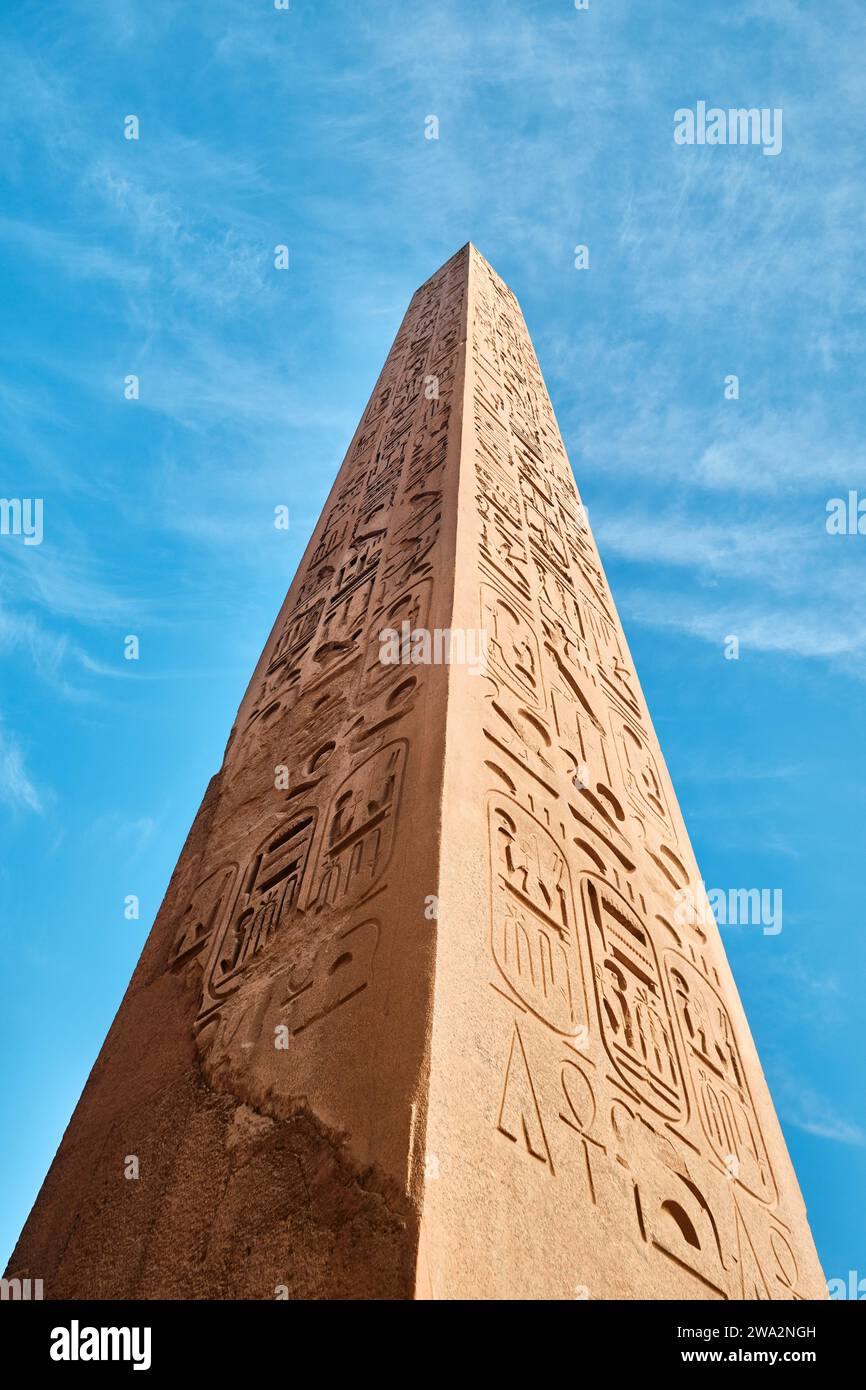 Louxor, Égypte - 2 janvier 2024 : Obélisque de Thoutmôsis I au temple de Karnak Banque D'Images