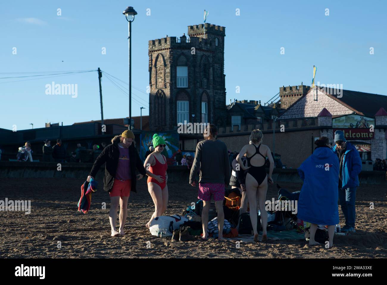 Edimbourg. Écosse 1 janvier 202U. Les nageurs à Portobello prennent le jour du nouvel an DIP crédit photo : Pako Mera / Alamy Live News Banque D'Images