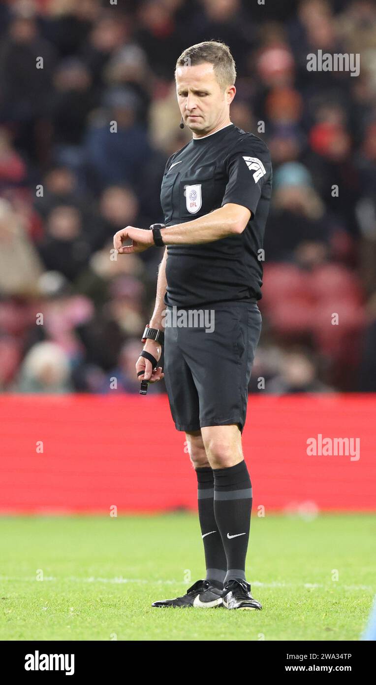 Middlesbrough, Royaume-Uni. 01 janvier 2024. Arbitre David Webb lors du Sky Bet Championship Match Middlesbrough vs Coventry City au Riverside Stadium, Middlesbrough, Royaume-Uni, le 1 janvier 2024 (photo de Nigel Roddis/News Images) à Middlesbrough, Royaume-Uni le 1/1/2024. (Photo Nigel Roddis/News Images/Sipa USA) crédit : SIPA USA/Alamy Live News Banque D'Images