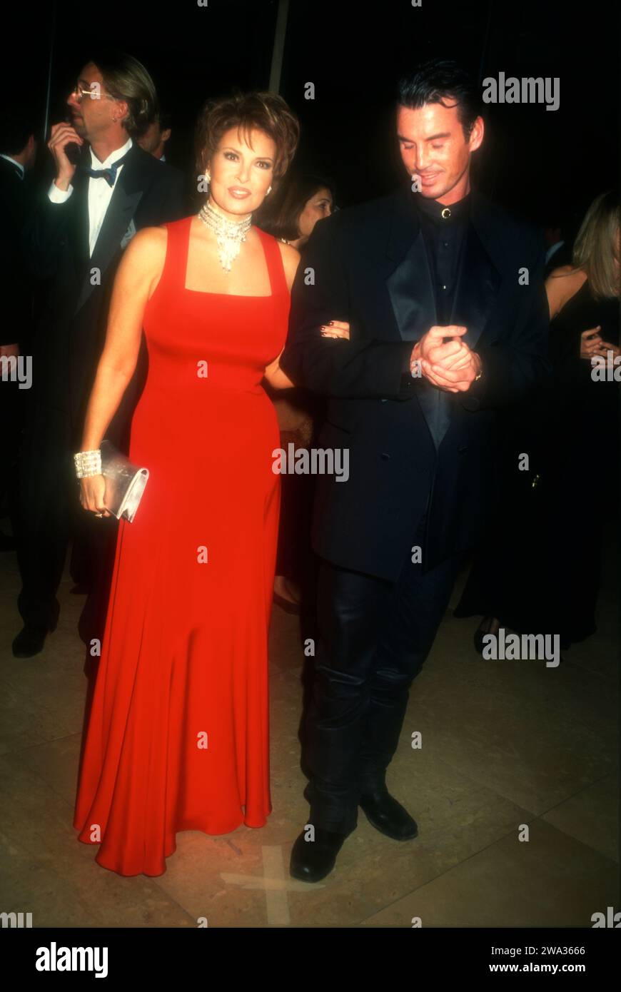 Beverly Hills, Californie, USA 25 octobre 1996 l'actrice Raquel Welch assiste au Carousel of Hope ball 1996 à l'hôtel Beverly Hilton le 25 octobre 1996 à Beverly Hills, Californie, USA. Photo de Barry King/Alamy stock photo Banque D'Images