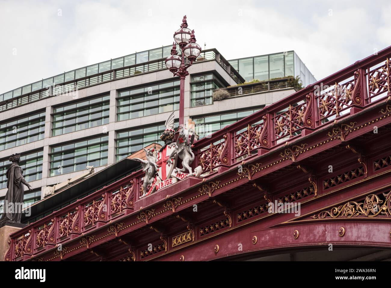 Détails du Viaduc victorien repeint et doré (2013) de Holborn à Londres. Le premier viaduc de Londres Banque D'Images