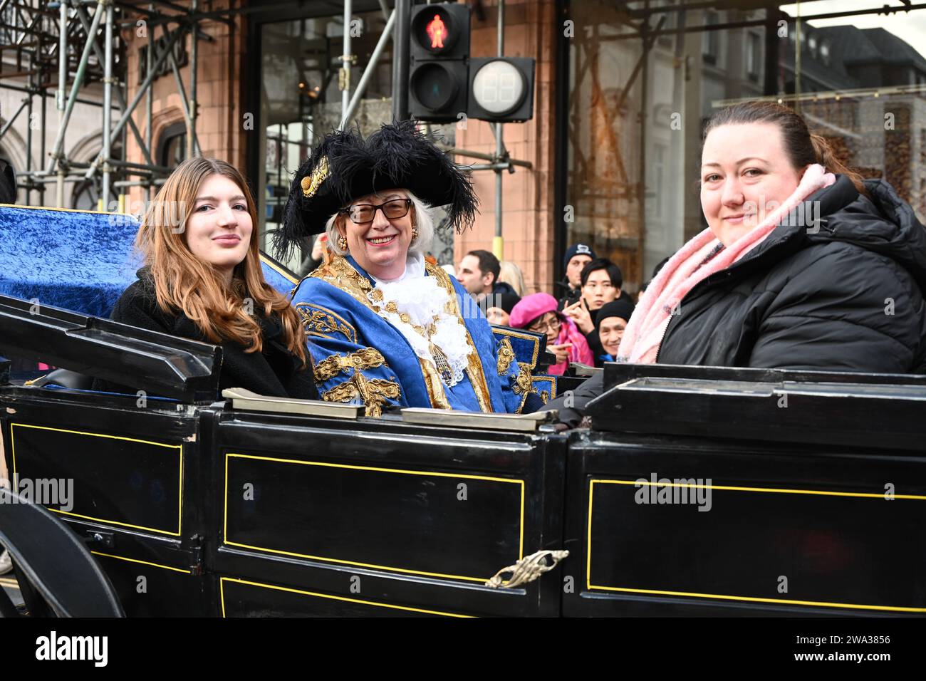 Londres, Royaume-Uni. 1 janvier 2024. Défilé annuel du nouvel an à Londres avec des centaines de flotteurs dans le centre de londres, Royaume-Uni. Crédit : Voir Li/Picture Capital/Alamy Live News Banque D'Images