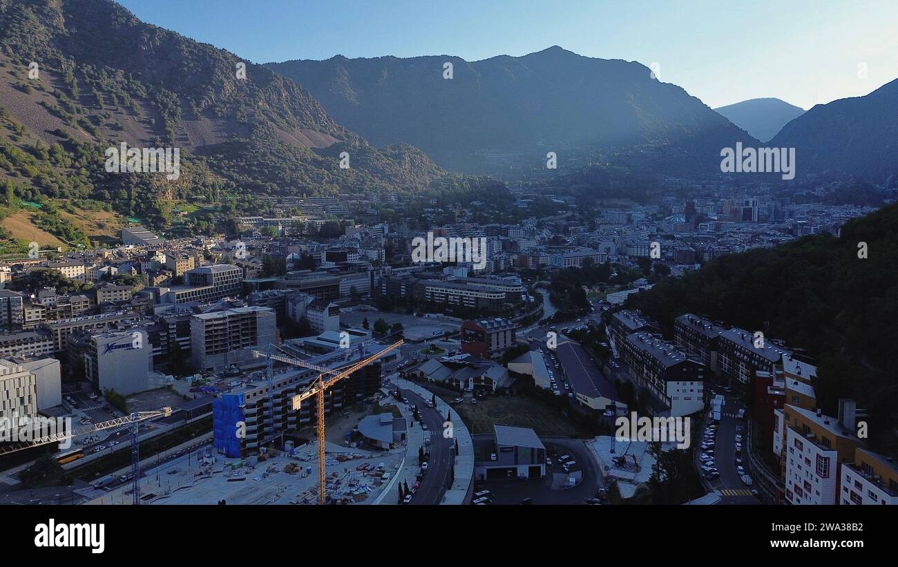 Paysage urbain d'Andorre-la-Vieille, Drone aérienne tourné en été, Andorre  Photo Stock - Alamy
