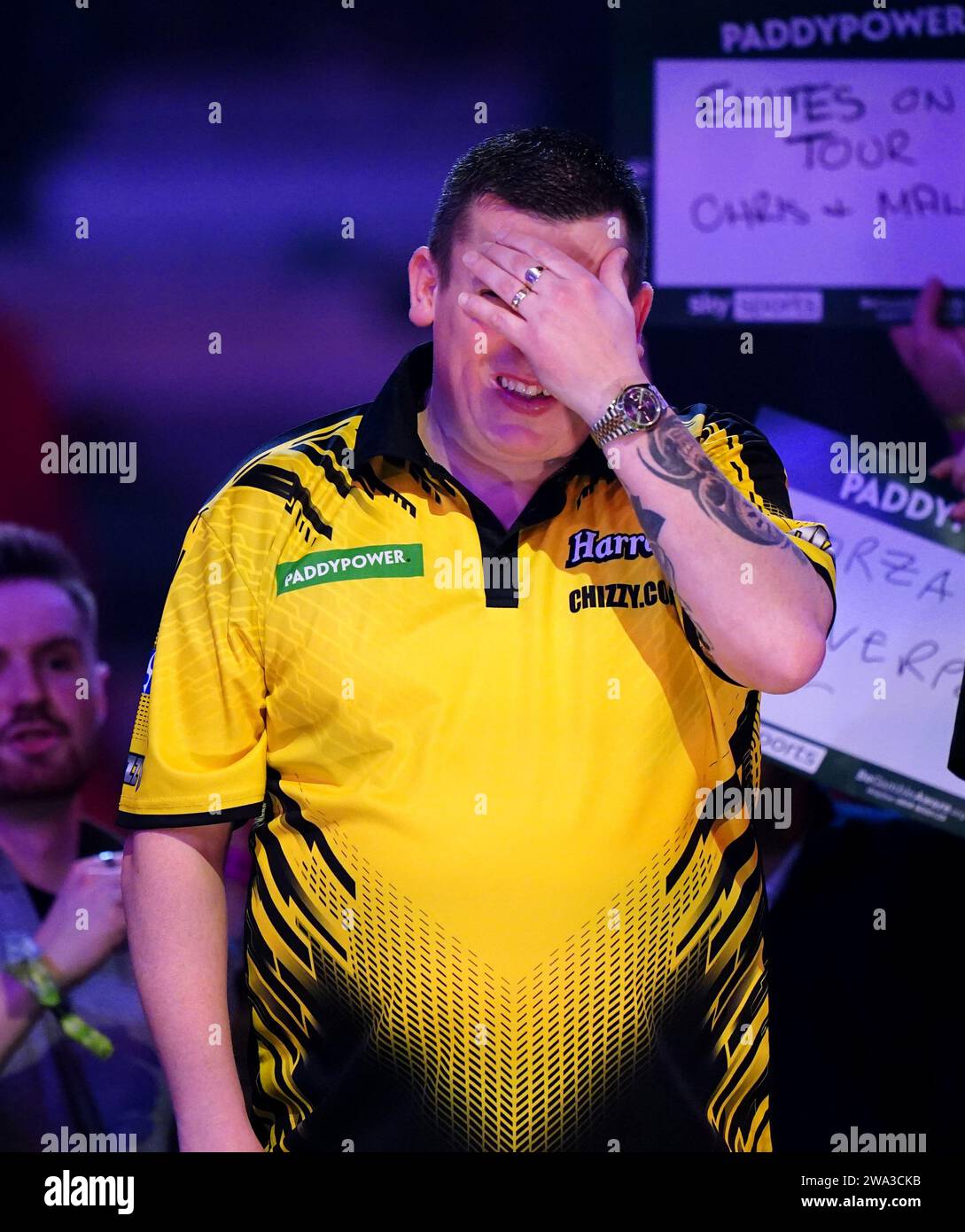 Dave Chisnall joue contre Luke Humphries (non représenté) le 14e jour ...