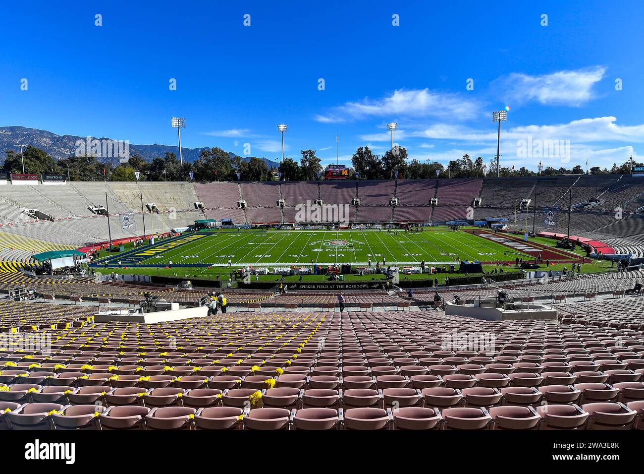 Pasadena, Californie. 1 janvier 2024. Vues du Rose Bow Stadium avant le 110e match de football du Rose Bowl CFP National semi final College entre l'Alabama Crimson Tide et les Michigan Wolverines au Rose Bowl le 02 janvier 2024 à Pasadena, Californie. Crédit photo obligatoire : Louis Lopez/Cal Sport Media/Alamy Live News Banque D'Images