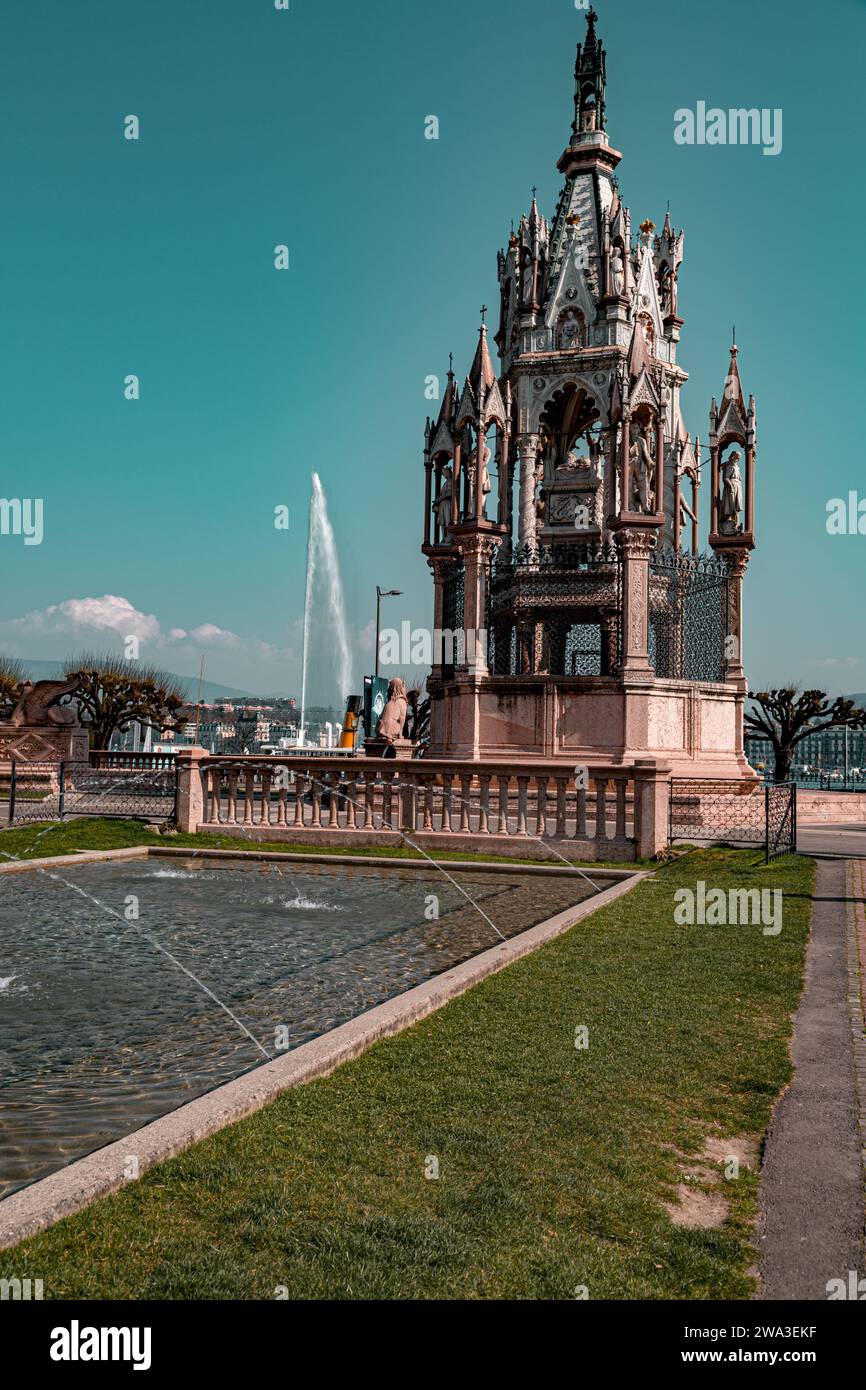 Genève, Suisse - 25 mars 2022 : le monument Brunswick est un mausolée construit en 1879 dans le jardin des Alpes pour commémorer Charles II, duc de BR Banque D'Images