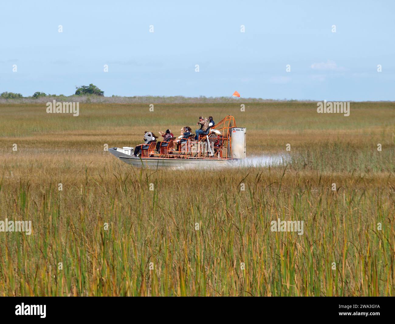 Everglades, Floride, États-Unis - 1 janvier 2024 : voyagiste hydroglisseur dans une zone de gestion de la faune près de Miami. Banque D'Images