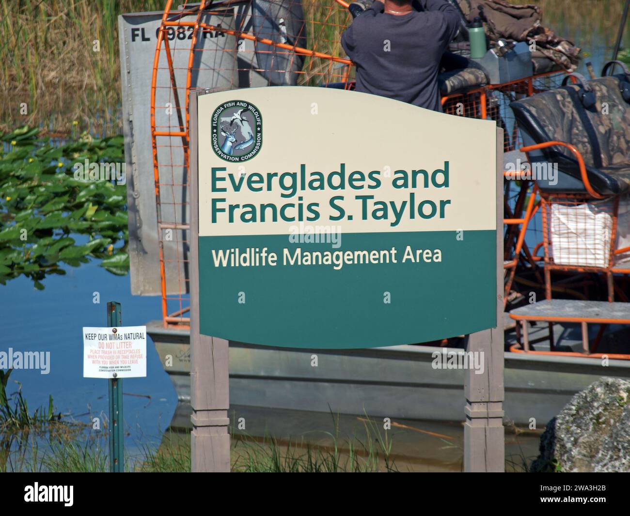 Miami, Floride, États-Unis - 01/01/2024 : panneau dans la rampe d'accès des Everglades et Francis S. Taylor Wildlife Management Area à l'ouest de la ville. Banque D'Images