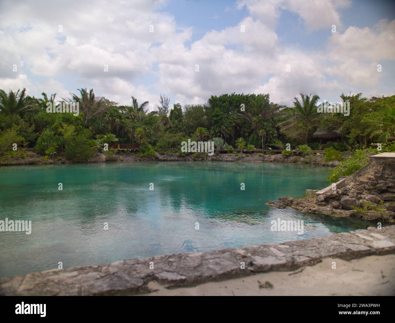piscine naturelle avec de l'eau turquoise dans le parc d'aventure chankanaab beach à san miguel de cozumel, quintana roo, mexique . Banque D'Images