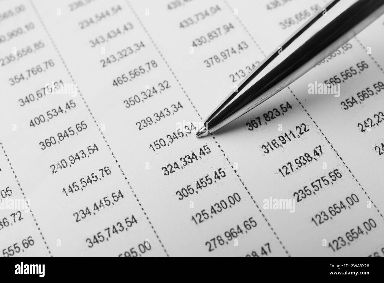 Document comptable avec données et stylo, gros plan Banque D'Images