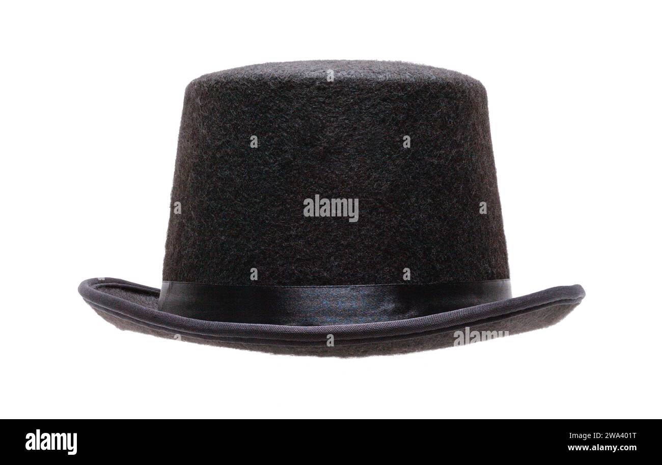 Vue de face d'un chapeau Bowler noir découpé sur blanc. Banque D'Images