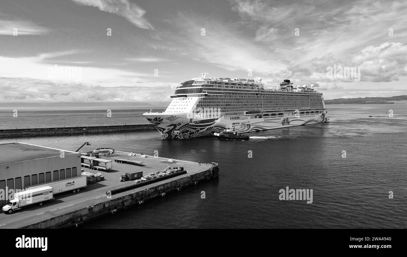 Victoria, Canada - 28 juin 2019 : navire de croisière joy norvégien arrivant au port maritime de l'océan pacifique Banque D'Images