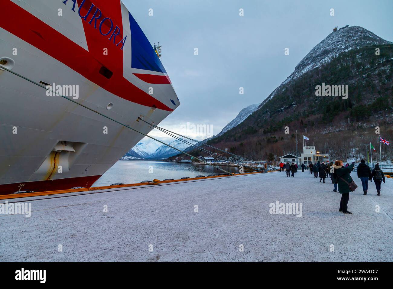 P&O Aurora amarré à Andalsnes, en Norvège, lors de la croisière de Noël. Banque D'Images