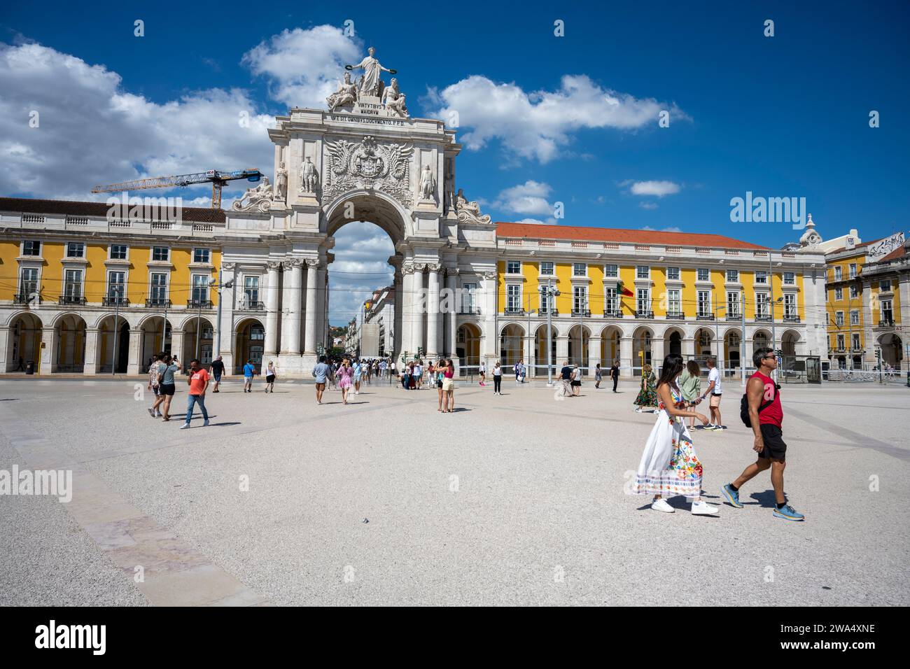 Arco da Rua Augusta à Praca do Comercio (Commerce Plaza), Lisbonne, Portugal la Rua Augusta Arch est un bâtiment historique en pierre, en forme d'arche commémorative Banque D'Images