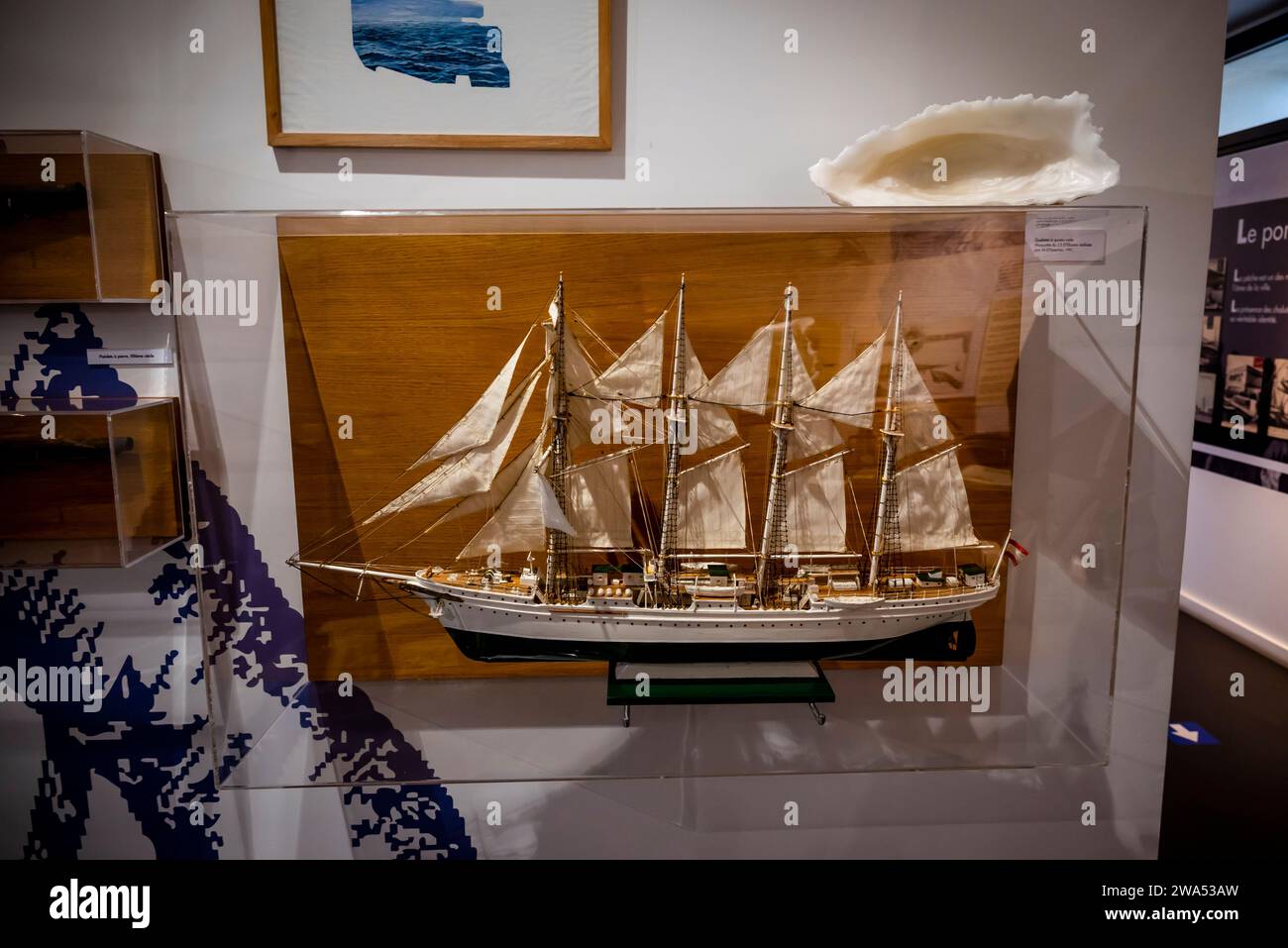 Bateau modèle de voie d'évitement, Musée de la mer avec expositions sur le port local et ses traditions, Sète, une ville portuaire majeure dans la région du sud-est de la France Banque D'Images