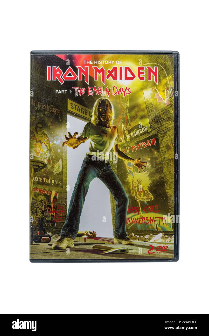 L'histoire d'Iron Maiden. Partie 1 : la couverture du DVD Early Days. Isolé sur fond blanc avec un chemin de détourage. Lahti, Finlande. 17 décembre 2023. Banque D'Images