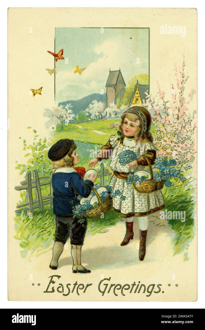 Carte de voeux originale de Pâques américaine. Deux enfants avec des paniers d'œufs et Forget-me-Nots. Non publié. États-Unis Circa 1910. Banque D'Images