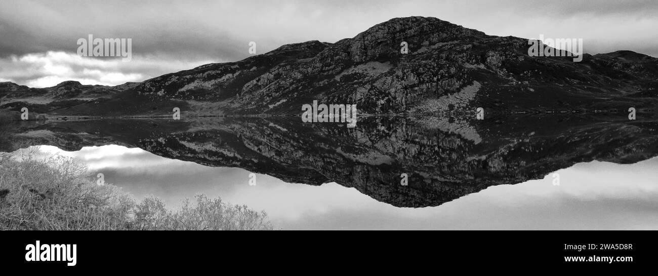 Vue sur le Loch Dubhaird Mor ou le Loch Duart, Highlands écossais, Royaume-Uni Banque D'Images