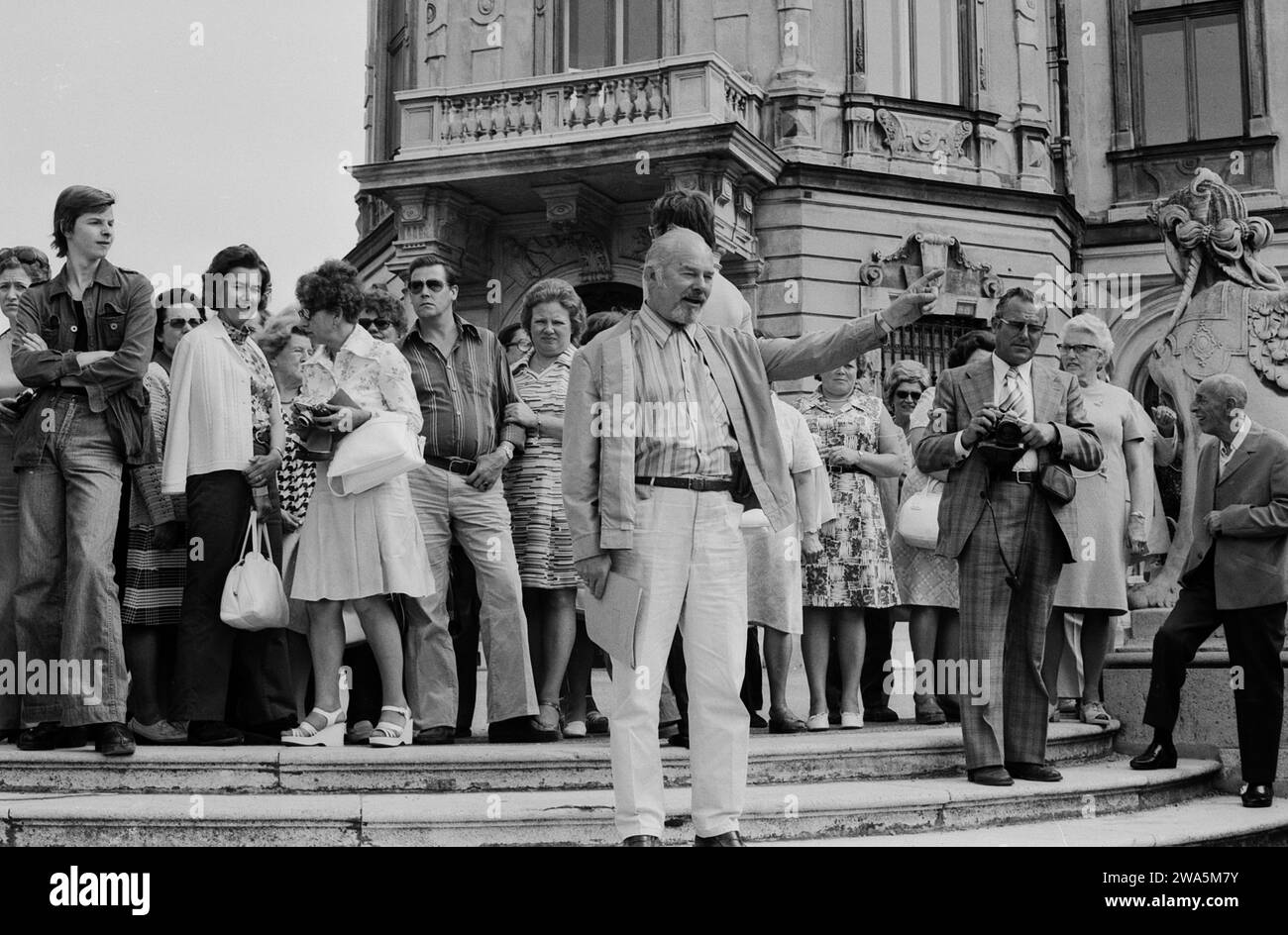 Bis zur Bitteren neige, Spielfilm nach dem Roman von Johannes Mario Simmel, Deutschland 1975, Regie : Gerd Oswald, Reisegruppe Banque D'Images