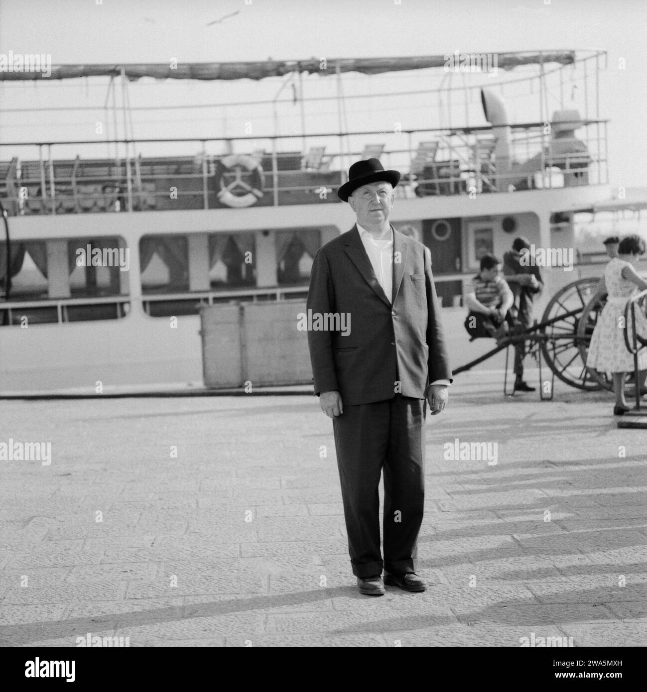 Schachnovelle, alias Brainwashed, Spielfilm nach dem gleichnamigen Roman von Stefan Zweig, Deutschland 1960, Regie : Gerd Oswald, Komparse im Hafen Banque D'Images