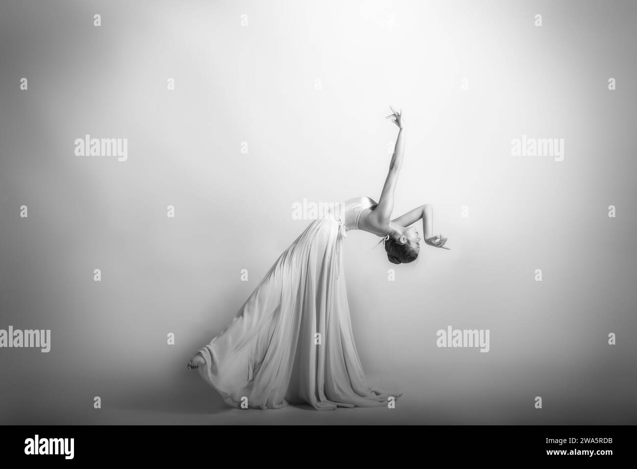 Danseur de ballet avec de belles poses, danseurs asiatiques dansant le ballet, images de ballet, art de la danse Banque D'Images