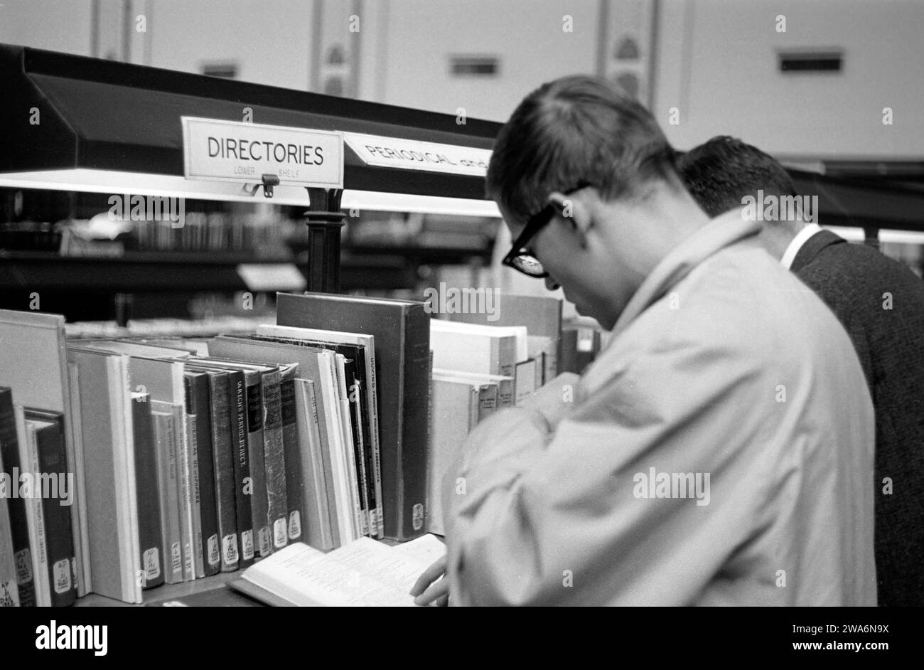 Ein deutscher Etudiant in der Bibliothek der Universität von Kalifornien à Berkeley, 1962. Étudiant allemand à la bibliothèque de l'Université de Californie à Berkeley, 1962. Banque D'Images