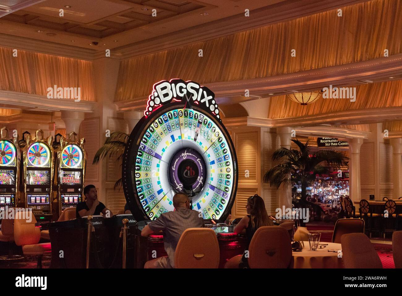 Machines à sous dans l'hôtel. Las Vegas, capitale mondiale du divertissement, Nevada, États-Unis Banque D'Images