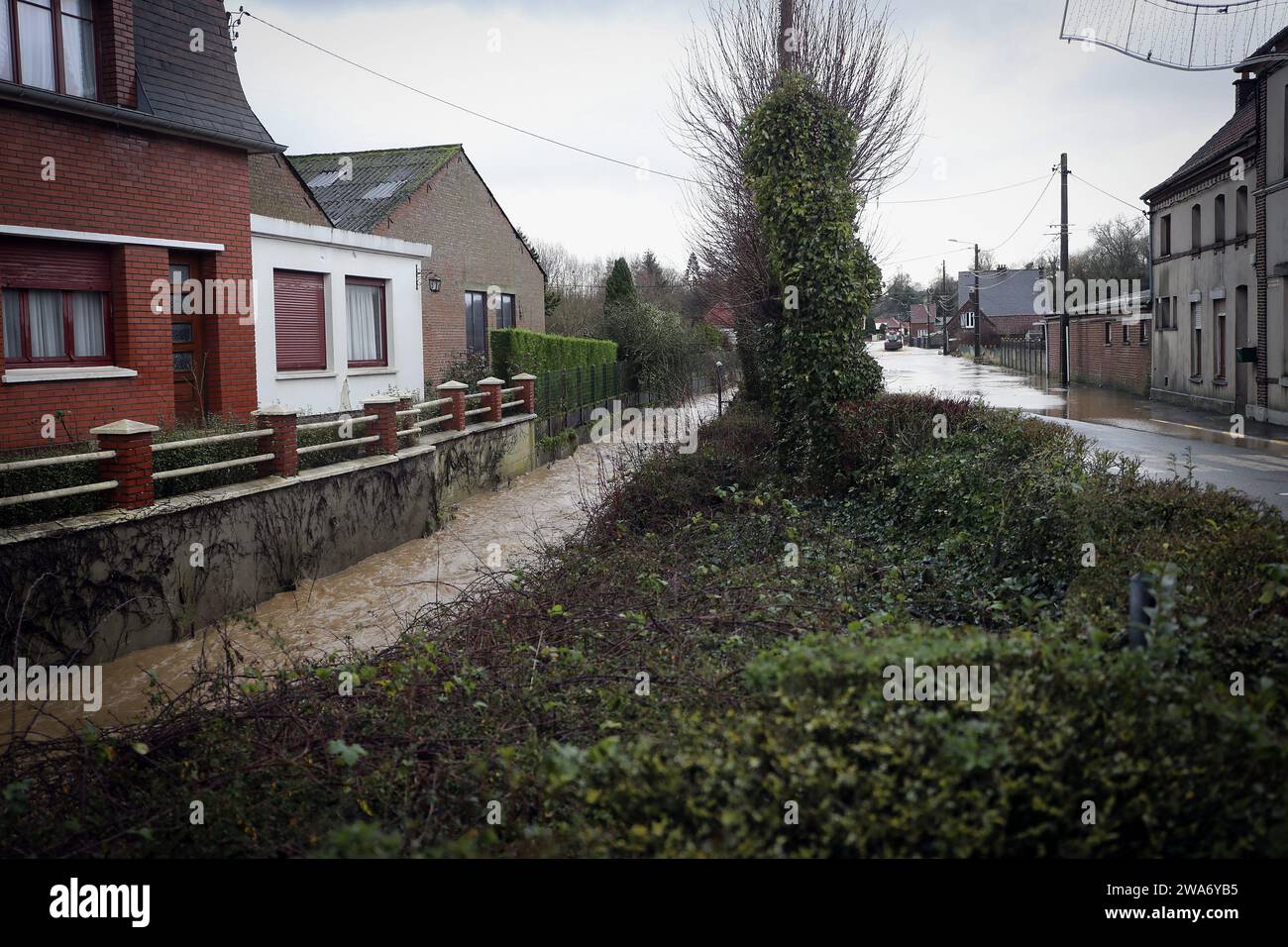 France. 02 janvier 2024. © PHOTOPQR/VOIX DU NORD/COURBE ; 02/01/2024 ; Lisbourg source de la Lys le 02/01/24. Contributions dans le Ternois territoire agricole. PHOTO SEVERINE COURBE LA VOIX DU NORD 2 jan 2024 inondations dans le nord de la France crédit : MAXPPP/Alamy Live News Banque D'Images