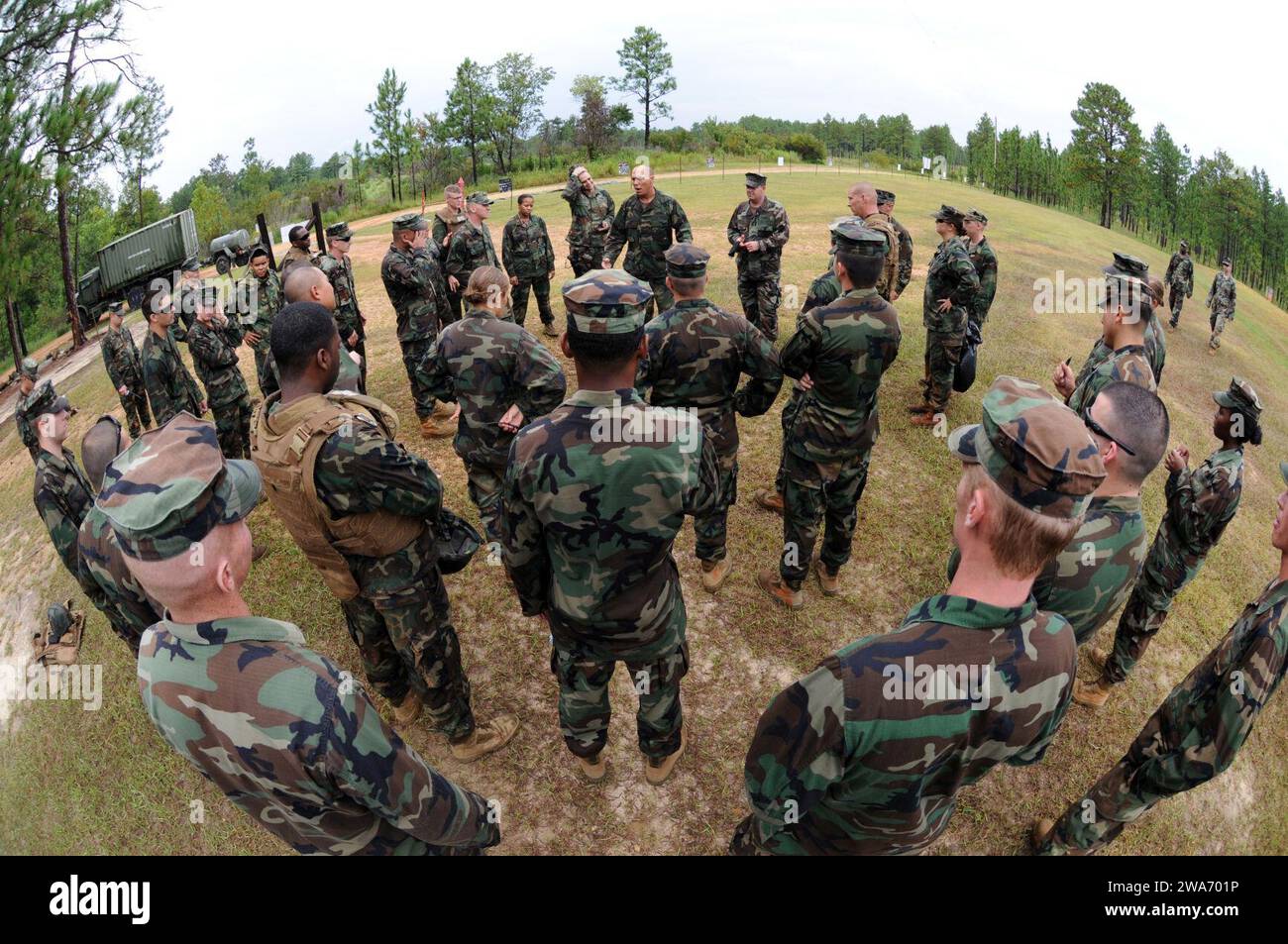 Forces militaires AMÉRICAINES. 110902UH337-258 - NMCB 11 au champ de tir MK19 (image 26 sur 27). Banque D'Images