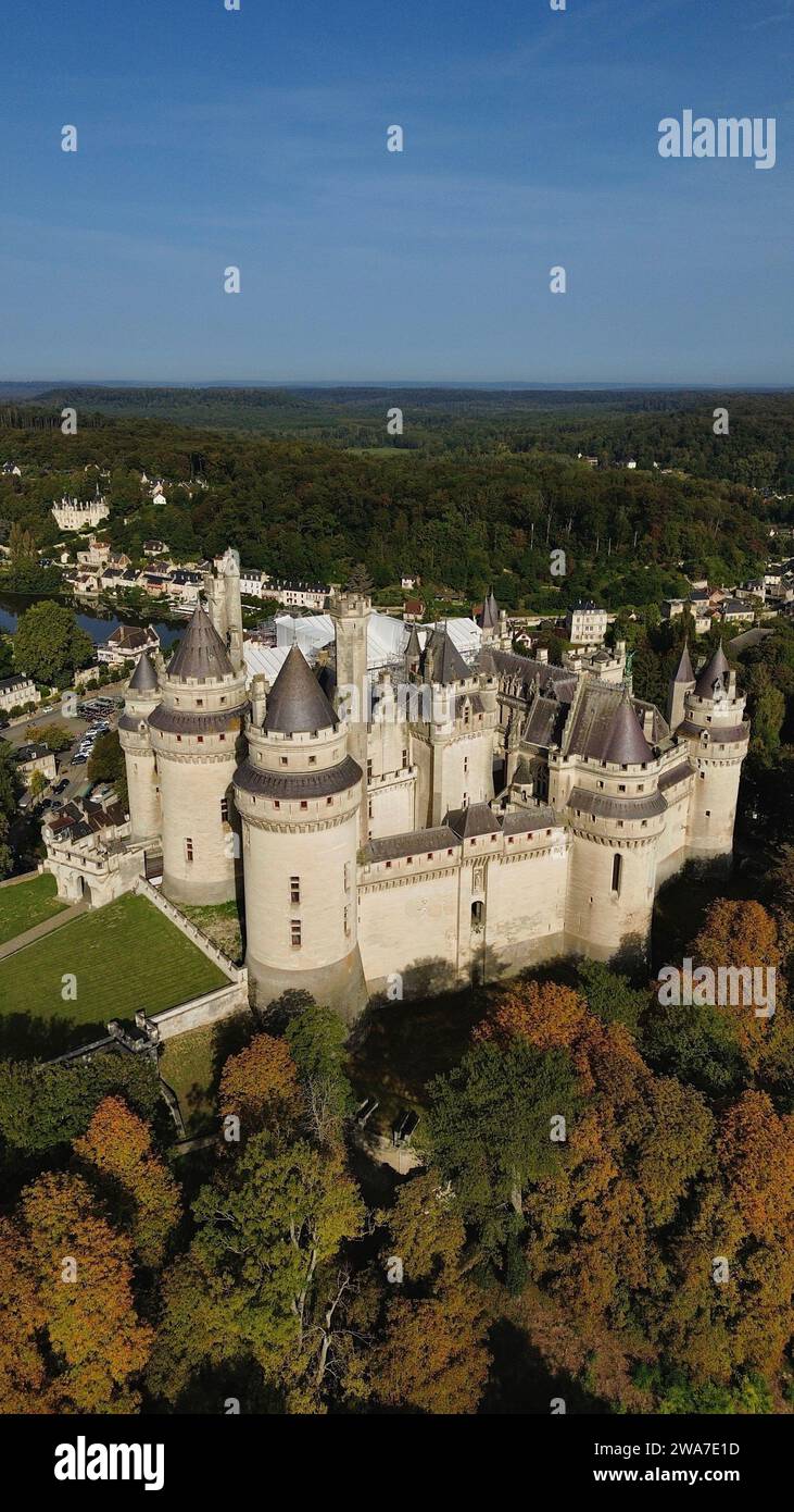 Drone photo Château de Pierrefonds, Château de Pierrefonds France europe Banque D'Images