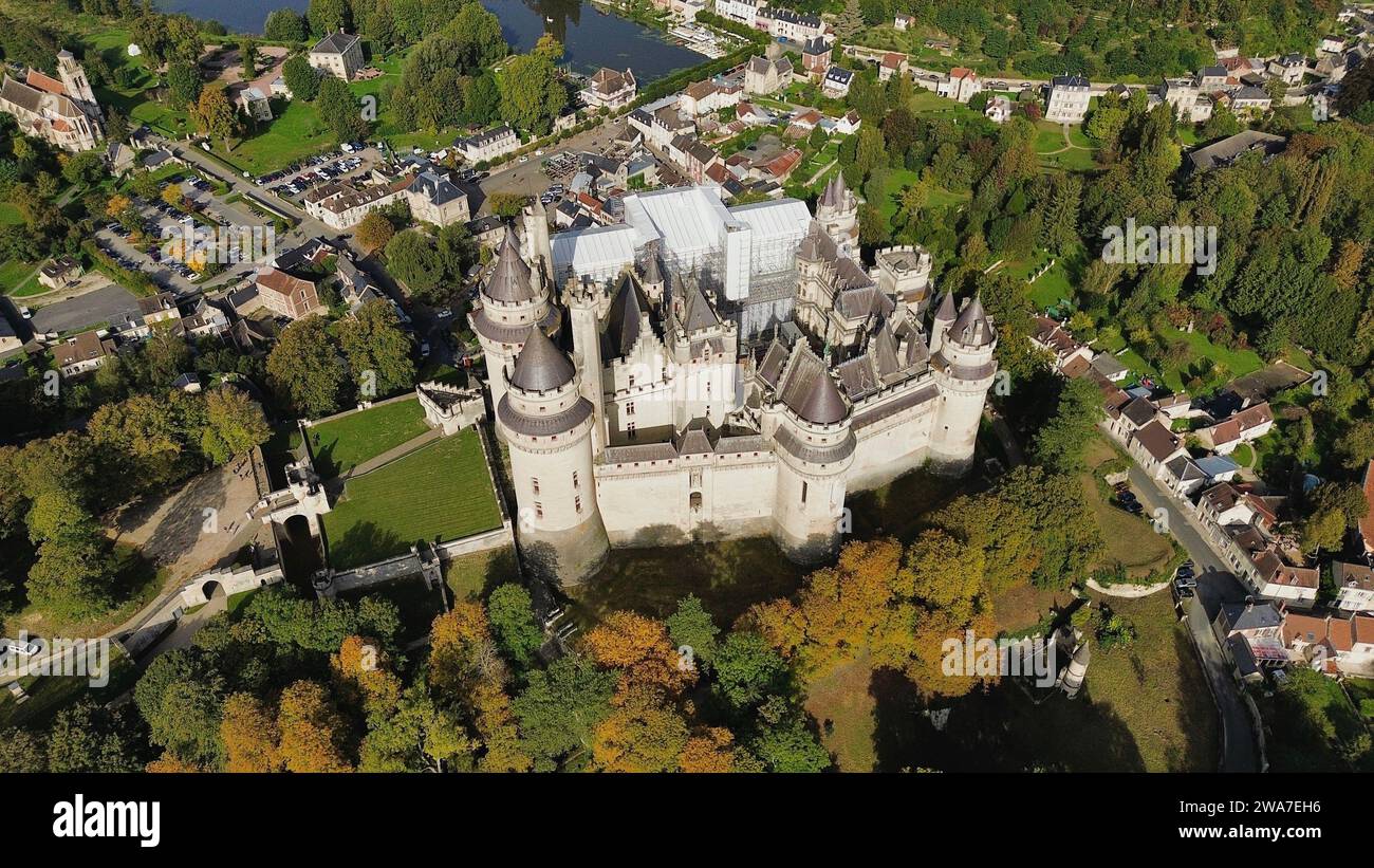 Drone photo Château de Pierrefonds, Château de Pierrefonds France europe Banque D'Images