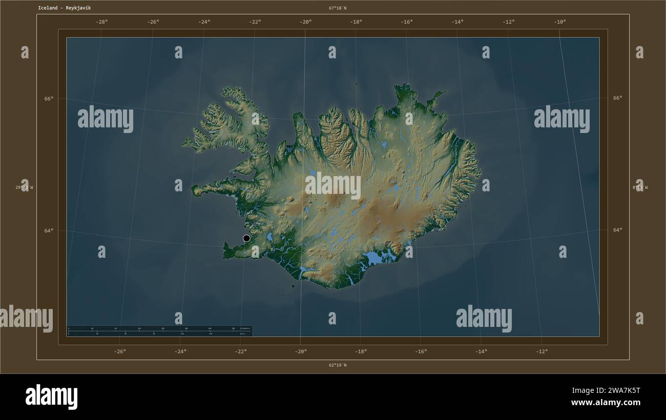 Islande mis en évidence sur une carte d'altitude en couleur avec lacs et rivières carte avec le point de la capitale du pays, grille cartographique, échelle de distance et carte b Banque D'Images