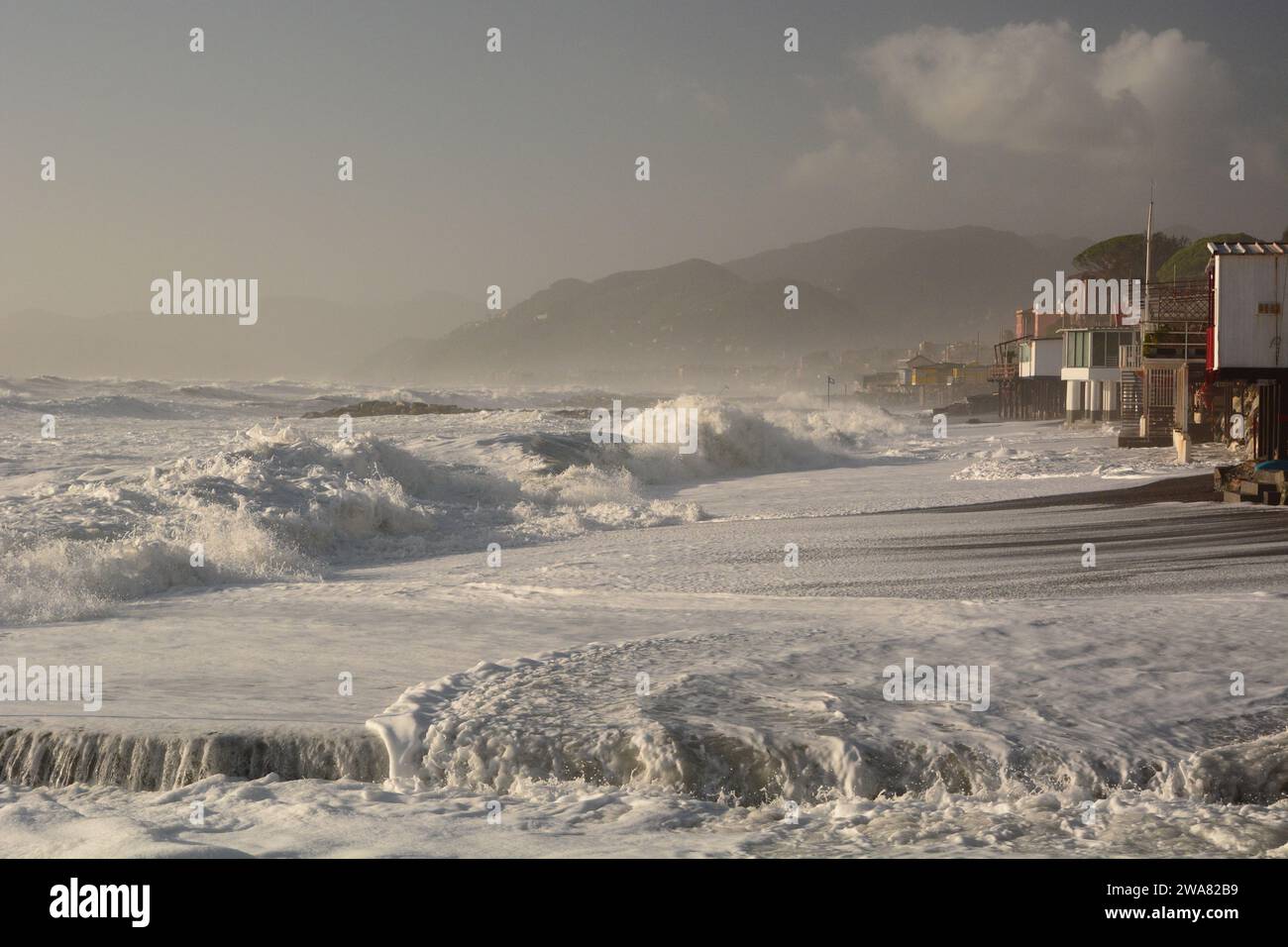 Mer d'hiver à la plage de Cavi di Lavagna. Tigullio. Ligurie. Italie Banque D'Images