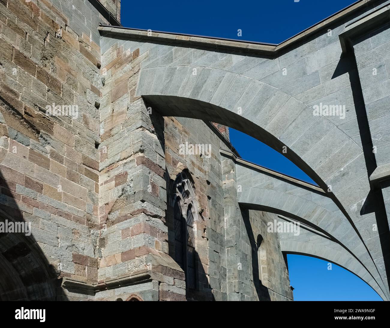 Intérieur de Sacra di San Michele, un complexe religieux sur le mont
