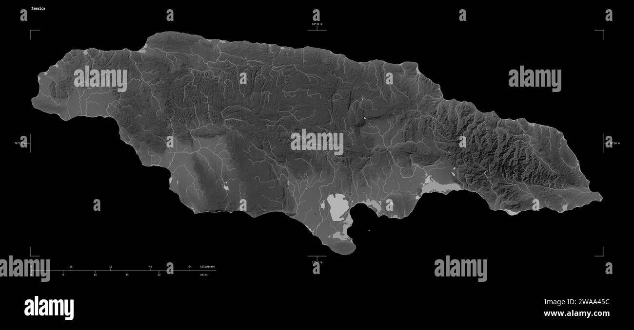 Forme d'une carte d'altitude en niveaux de gris avec les lacs et les rivières de la Jamaïque, avec l'échelle de distance et les coordonnées de la frontière de la carte, isolé sur noir Banque D'Images
