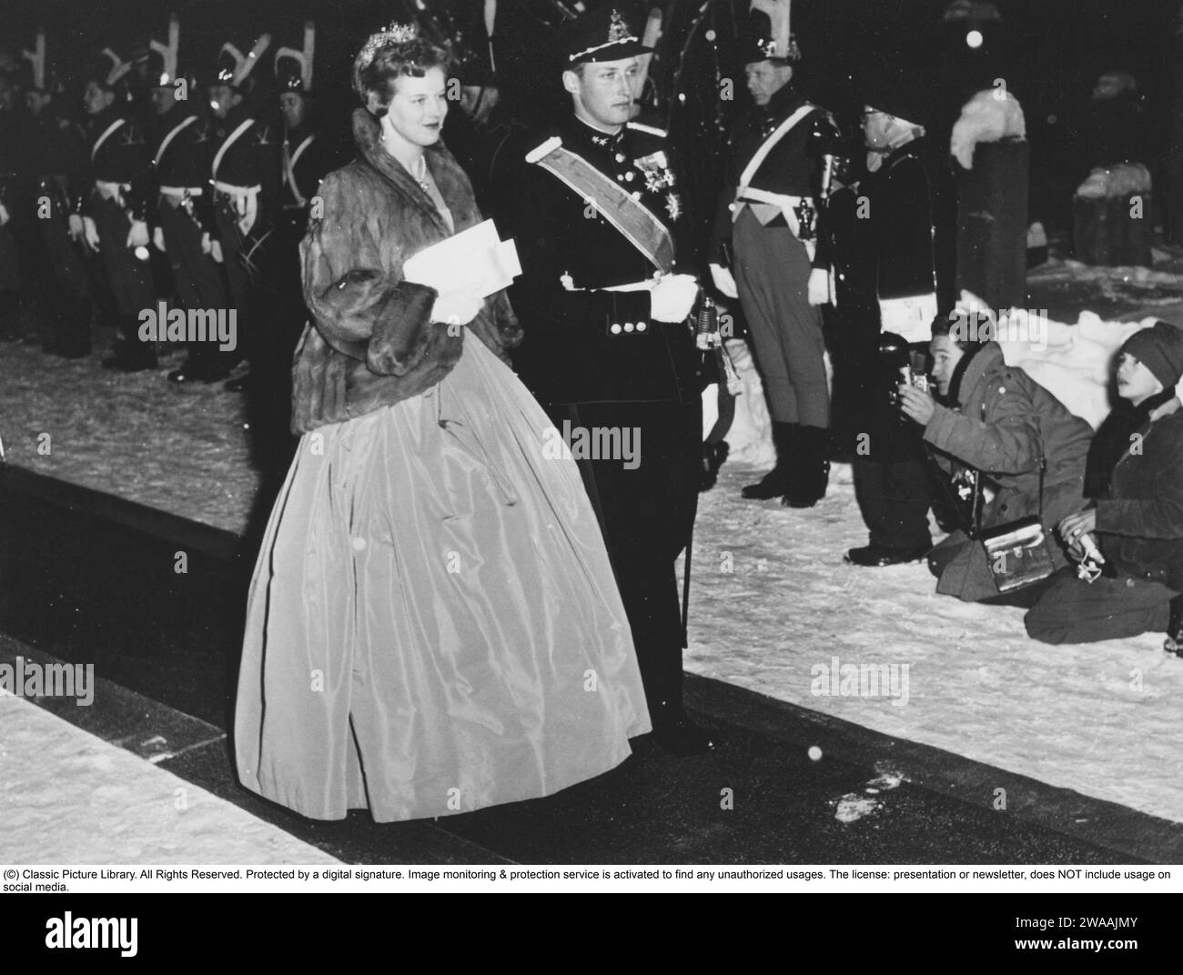 La reine Margrethe II de Danemark. Ici avec le prince héritier Harald de Norvège à propos du