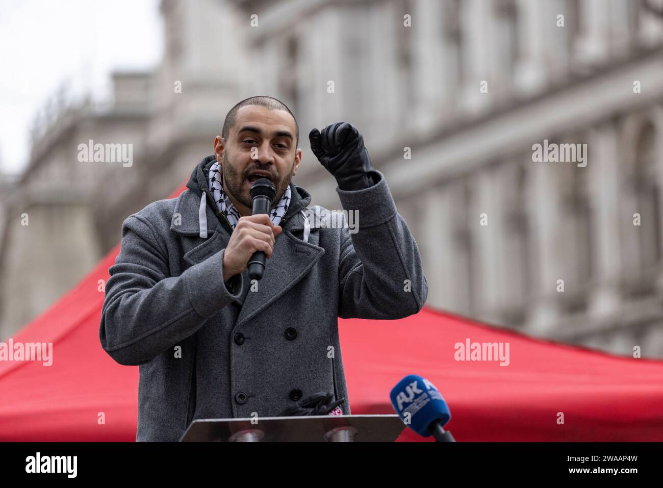 Manifestation anti-guerre de Gaza devant le No.10 Downing Street en présence de Kareem Dennis alias le rappeur Lowkey, Londres, Angleterre, Royaume-Uni Banque D'Images