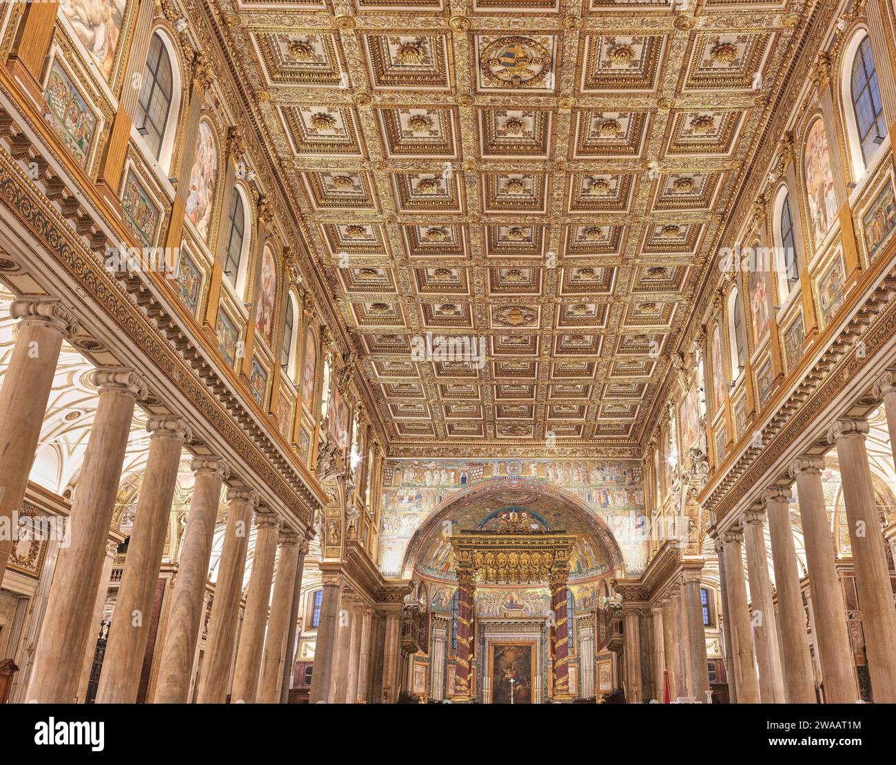 Plafond décoré dans la nef de la basilique papale de Santa Maria Maggiore (Sainte Marie majeure) dédié à la vierge Marie la mère de Jésus, Rome, il Banque D'Images