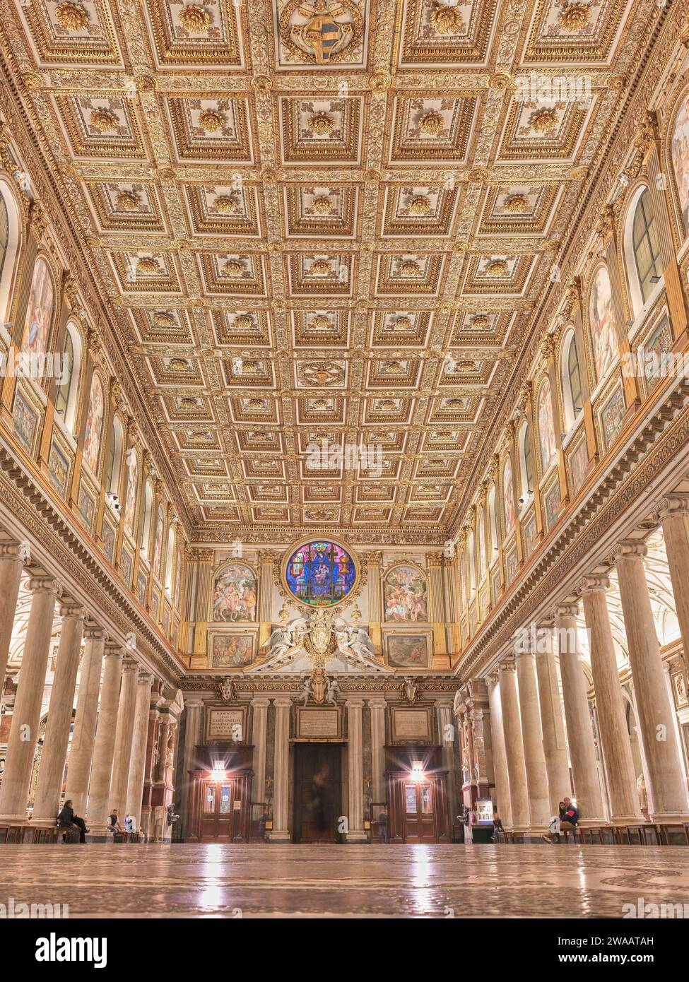 Plafond décoré dans la nef de la basilique papale de Santa Maria Maggiore (Sainte Marie majeure) dédié à la vierge Marie la mère de Jésus, Rome, il Banque D'Images