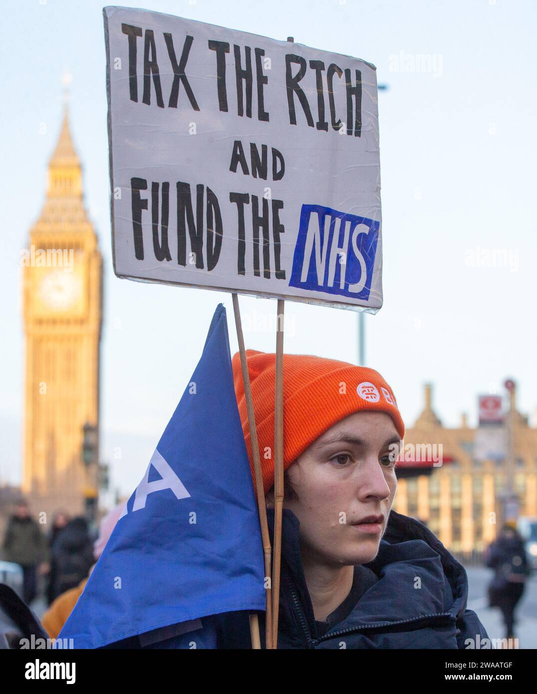 Londres, Angleterre, Royaume-Uni. 3 janvier 2024. Les médecins juniors sont vus sur la ligne de piquetage à l'extérieur de l'hôpital St Thomas alors qu'ils commencent une grève de 6 jours en Angleterre. (Image de crédit : © Tayfun Salci/ZUMA Press Wire) USAGE ÉDITORIAL SEULEMENT! Non destiné à UN USAGE commercial ! Crédit : ZUMA Press, Inc./Alamy Live News Banque D'Images