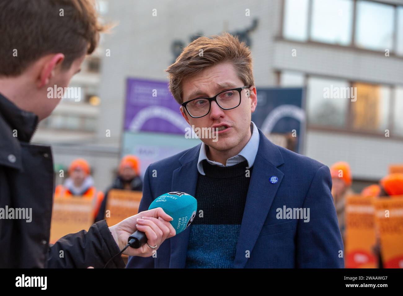 Londres, Angleterre, Royaume-Uni. 3 janvier 2024. Le coprésident du comité des médecins juniors de la BMA ROBERT LAURENSON est vu sur la ligne de piquetage à l'extérieur de l'hôpital St Thomas alors que les médecins juniors commencent une grève de 6 jours en Angleterre. (Image de crédit : © Tayfun Salci/ZUMA Press Wire) USAGE ÉDITORIAL SEULEMENT! Non destiné à UN USAGE commercial ! Crédit : ZUMA Press, Inc./Alamy Live News Banque D'Images